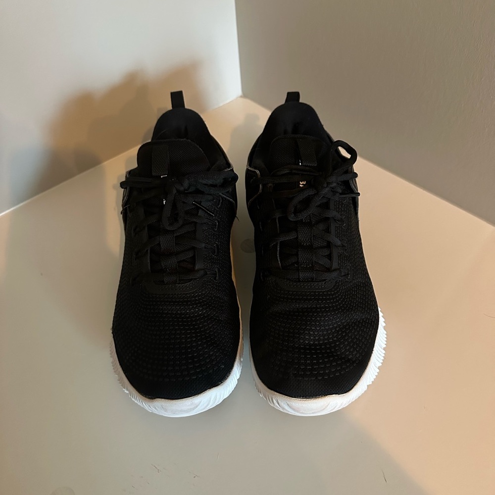 Women’s size 10.5 black Nike volleyball shoes